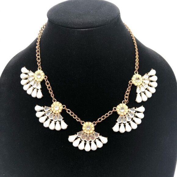 Fan Shaped Statement Necklace in Gold Tone chain and glass beads - Picture 2 of 3